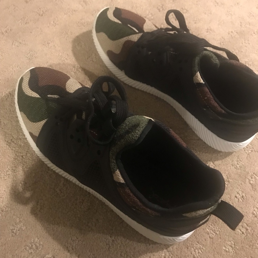 Size 7 camo sneakers